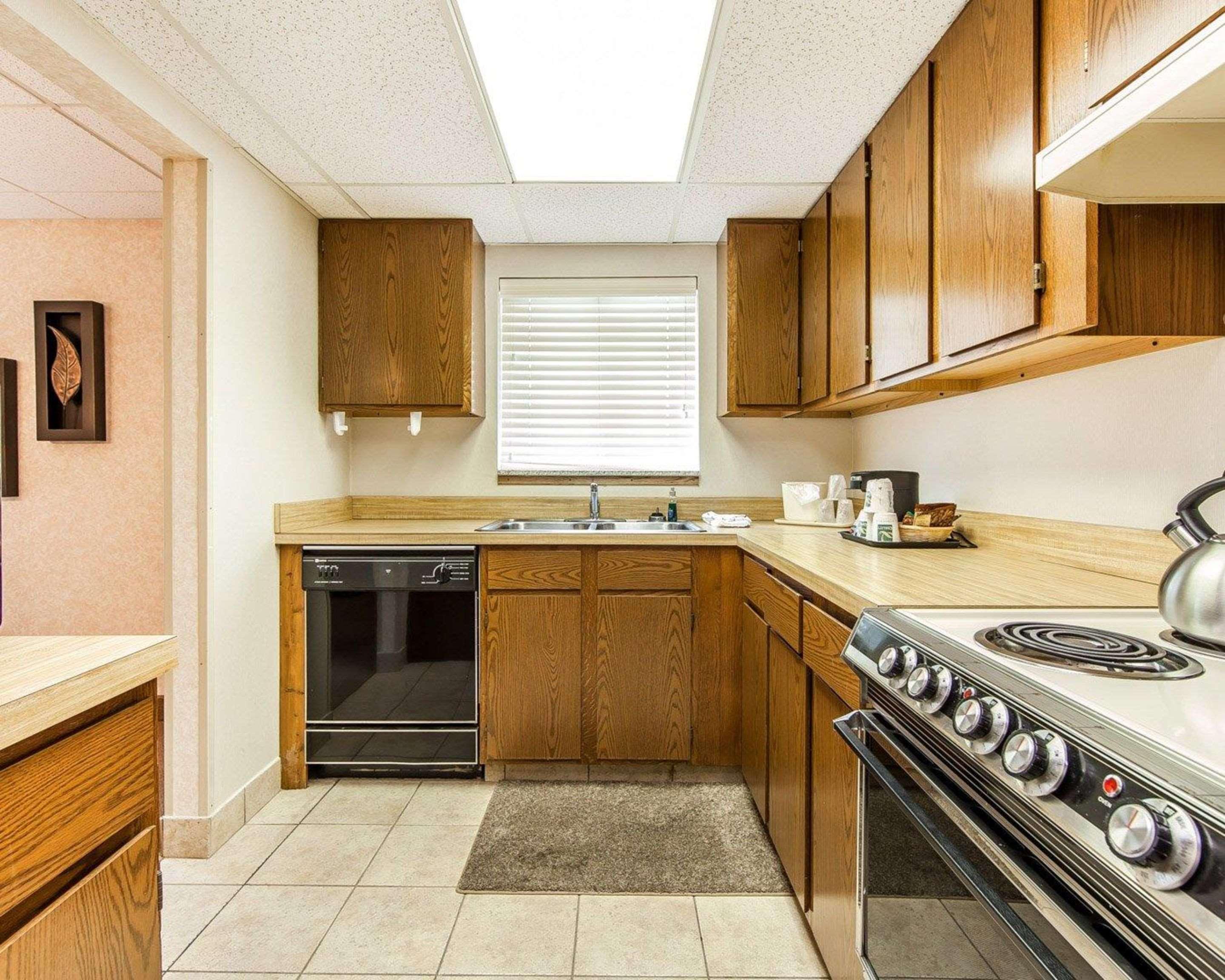Quality Inn- Hotel