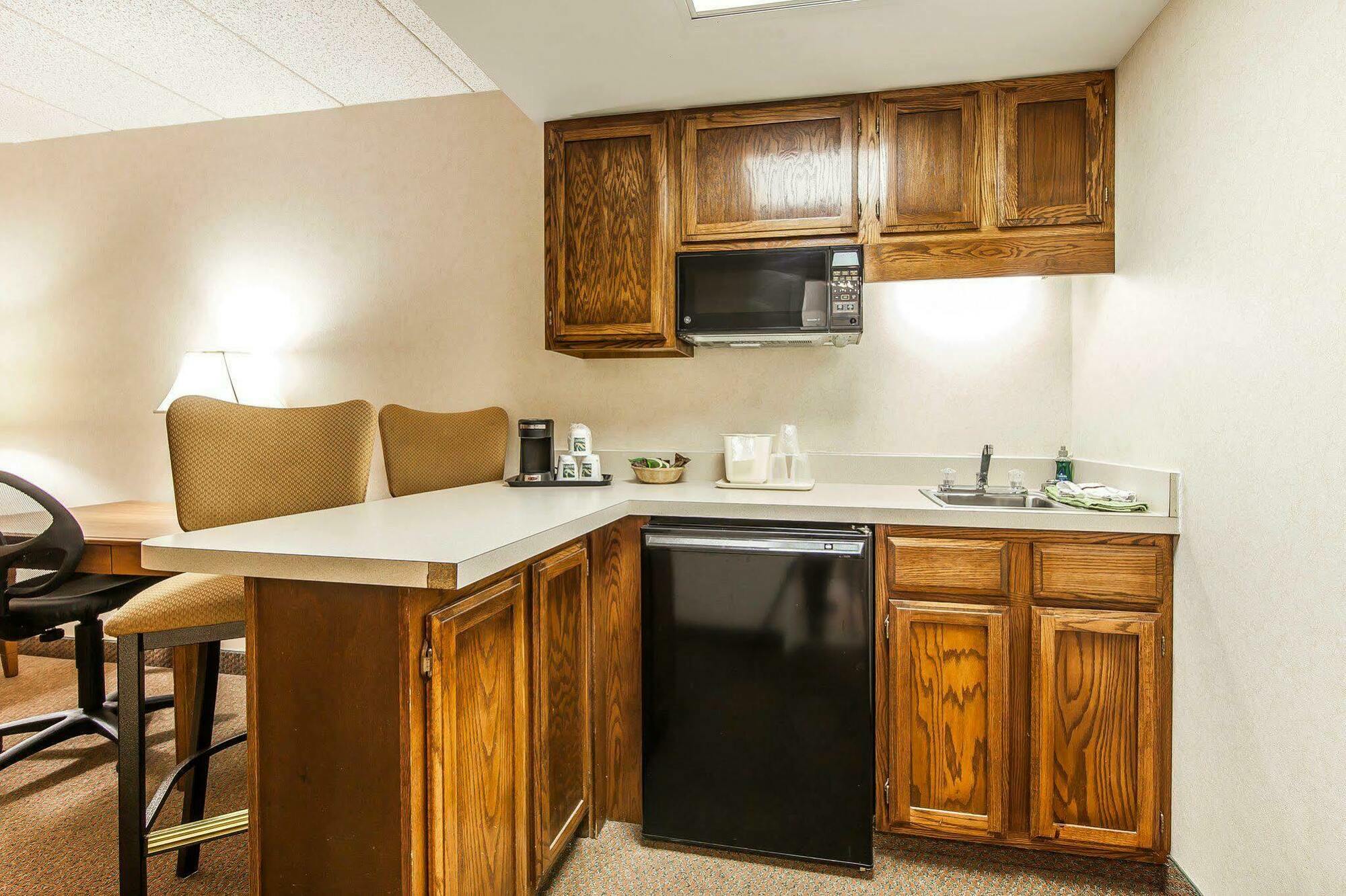 Quality Inn- Hotel